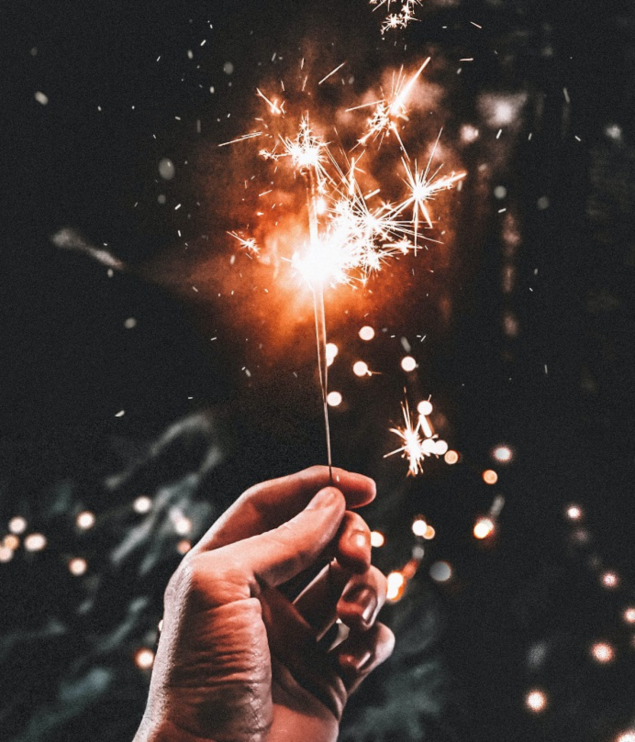 Las "estrellitas" están entre los objetos que más quemaduras provocan a los niños. Foto: Unsplash.