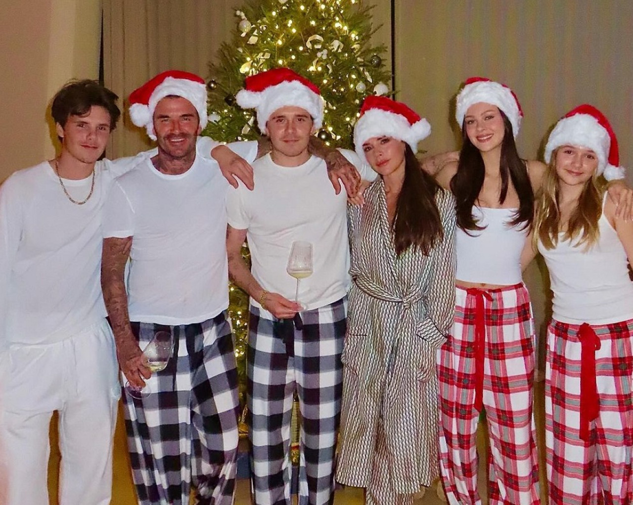 La familia Beckham en Navidad. Foto: Instagram @victoriabeckham.