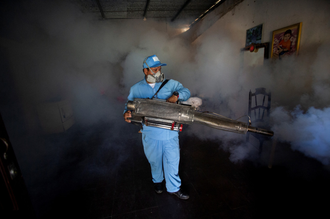 Fumigación por dengue en Nicaragua. Foto: Reuters.