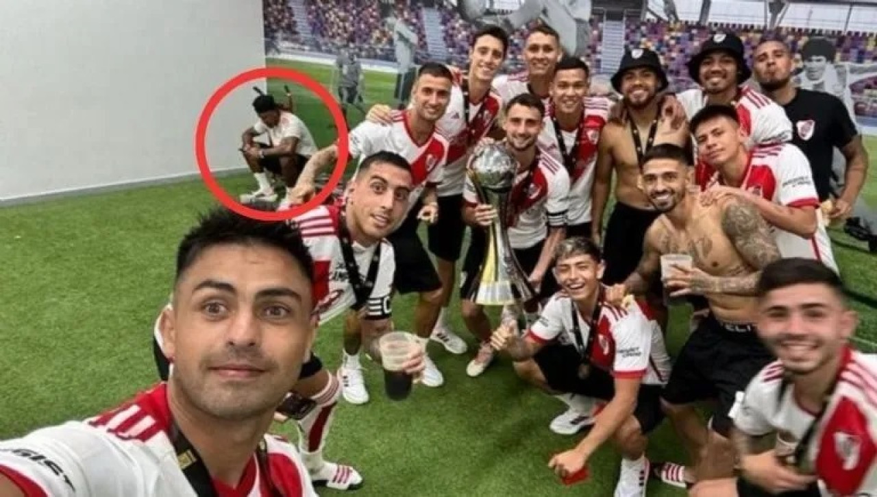 Festejo de River en el Trofeo de Campeones con Salomón Rondón apartado.