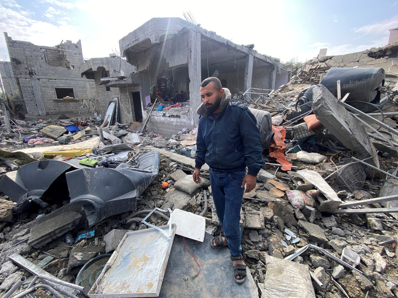 Ataque israelí en el campo de refugiados de Al Maghazi, Gaza. Foto: Reuters