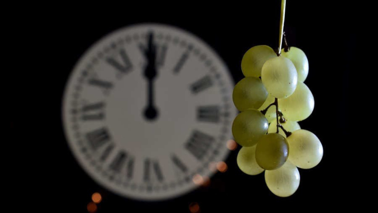 El ritual de las uvas para recibir un nuevo año. Foto: X