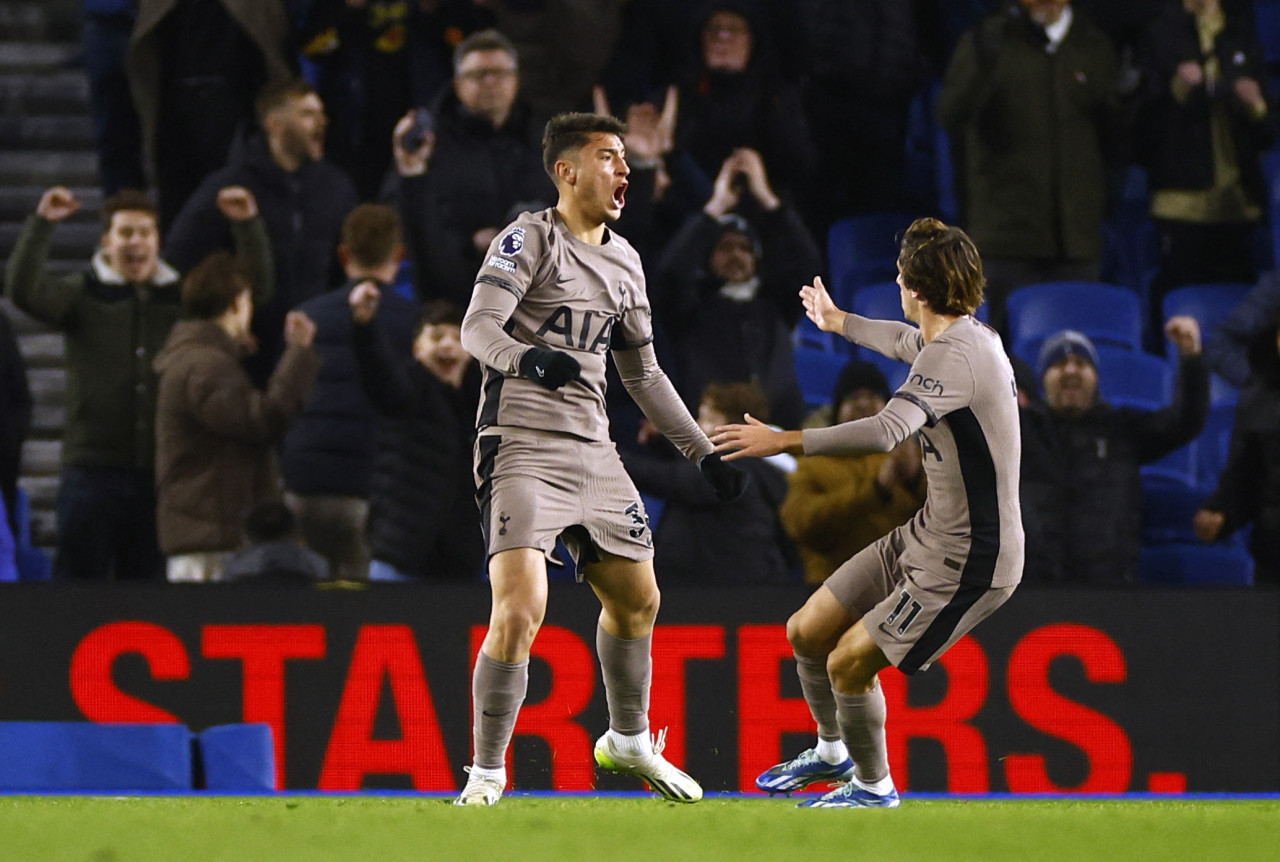 Alejo Véliz marcó su primer gol en el Tottenham. Foto: Reuters