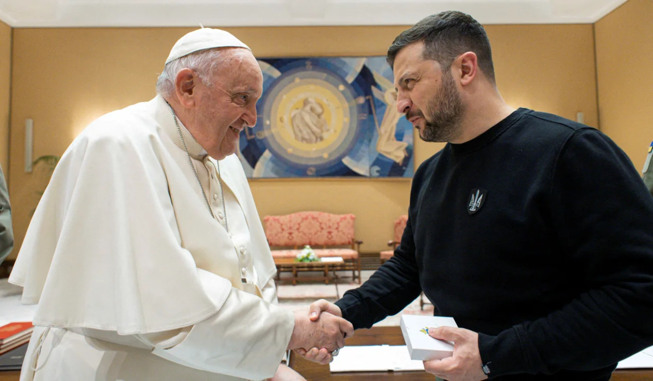 Papa Francisco y Zelenski. Foto: Reuters