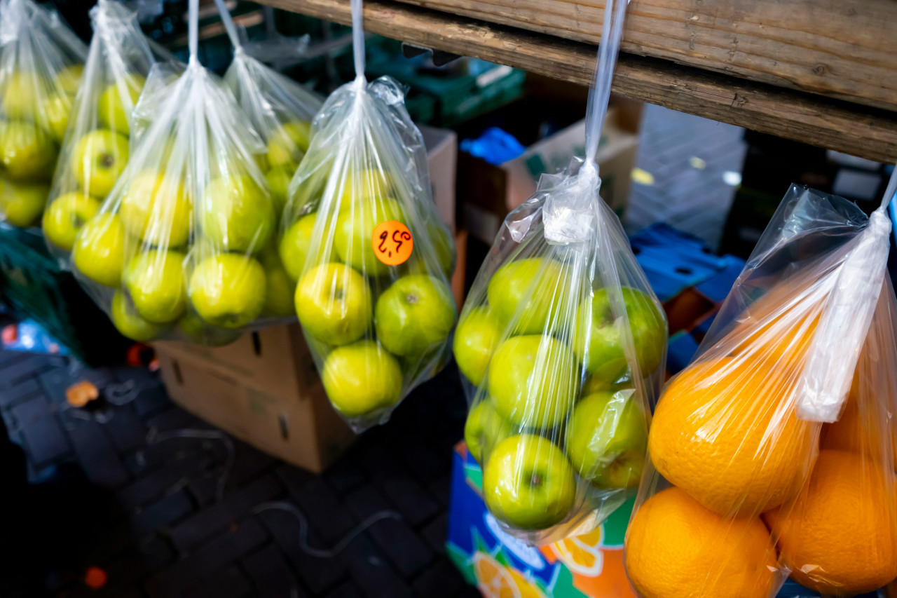 Francia busca eliminar el plástico de sus frutas y verduras. Foto: Unsplash.