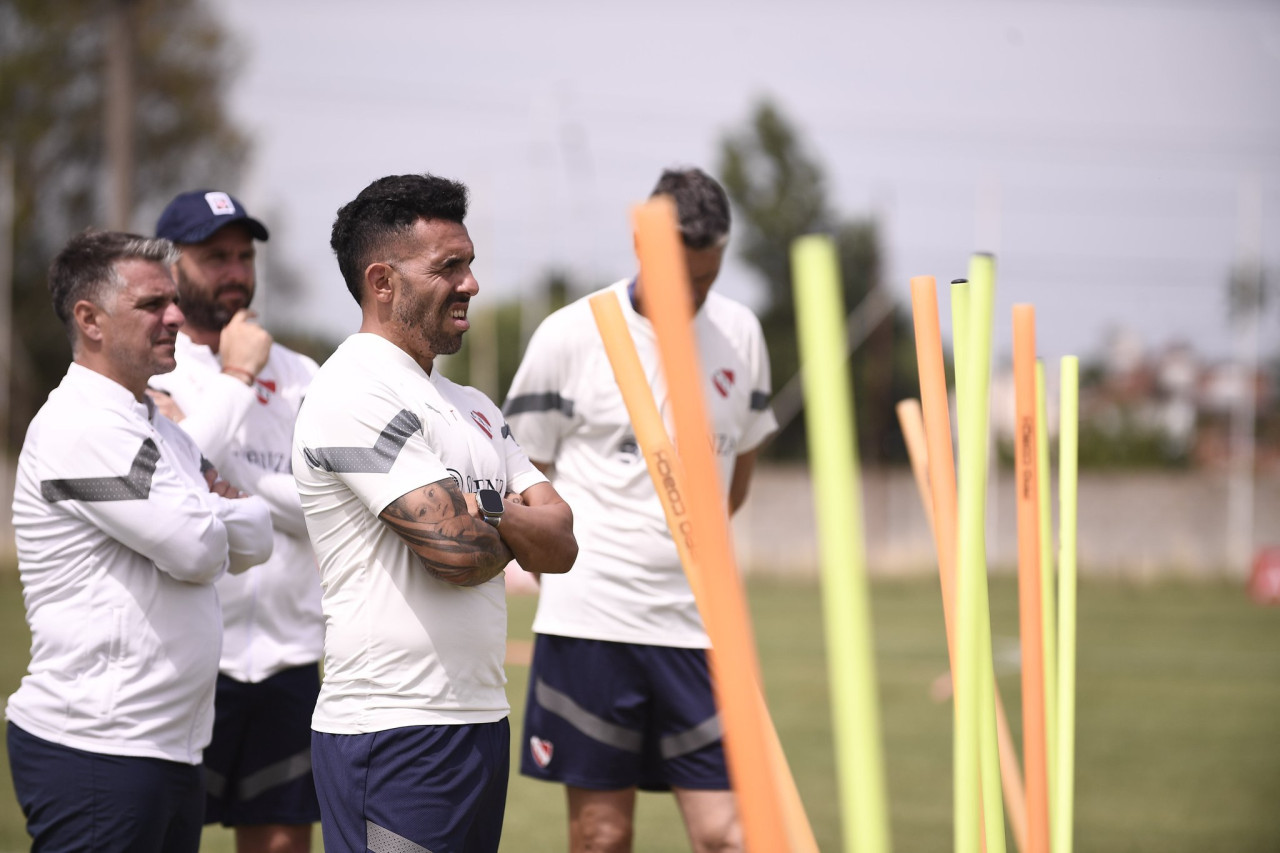 Carlos Tevez, entrenador de Independiente. Foto: Twitter Independiente.