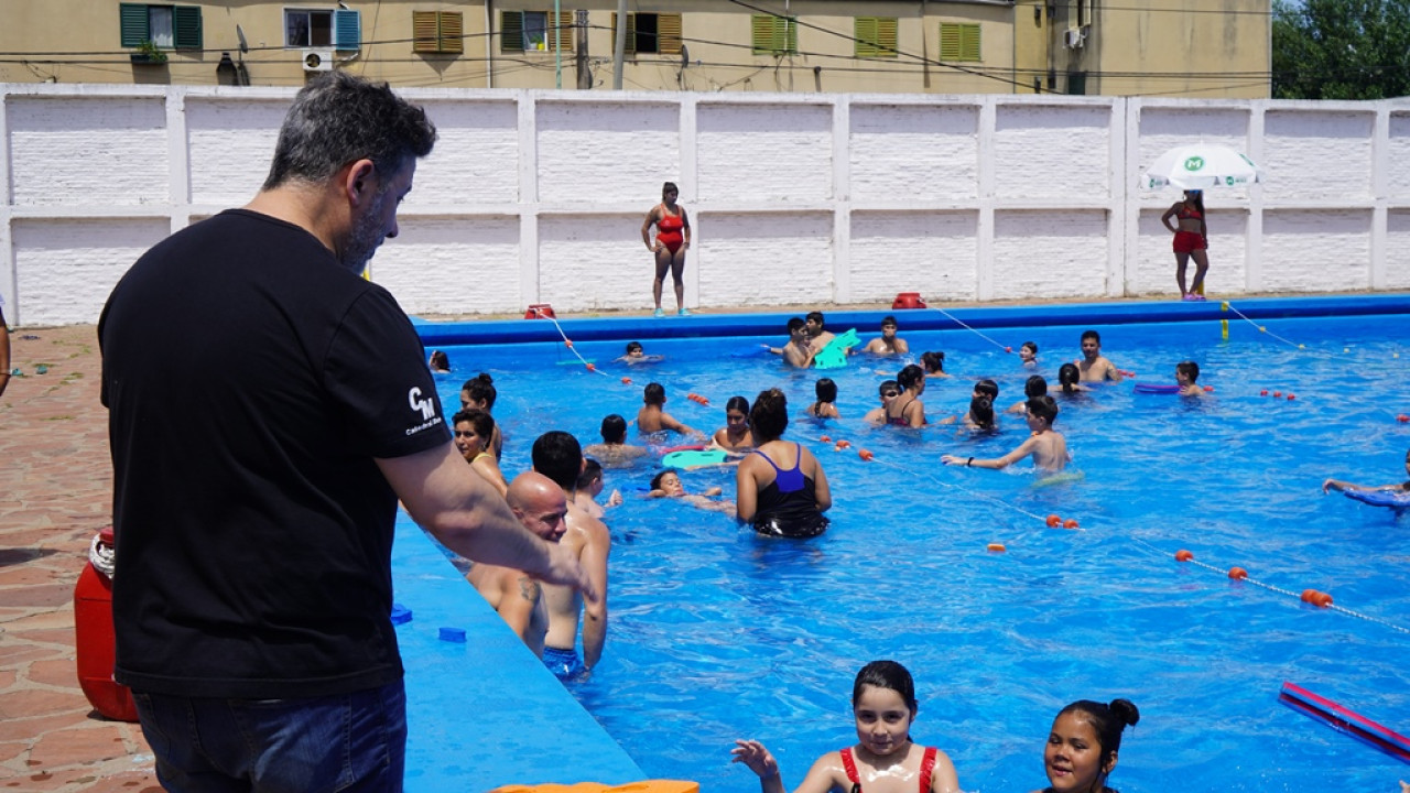 Gustavo Menéndez visitó las Escuelas de Verano. Foto: Municipalidad de Merlo