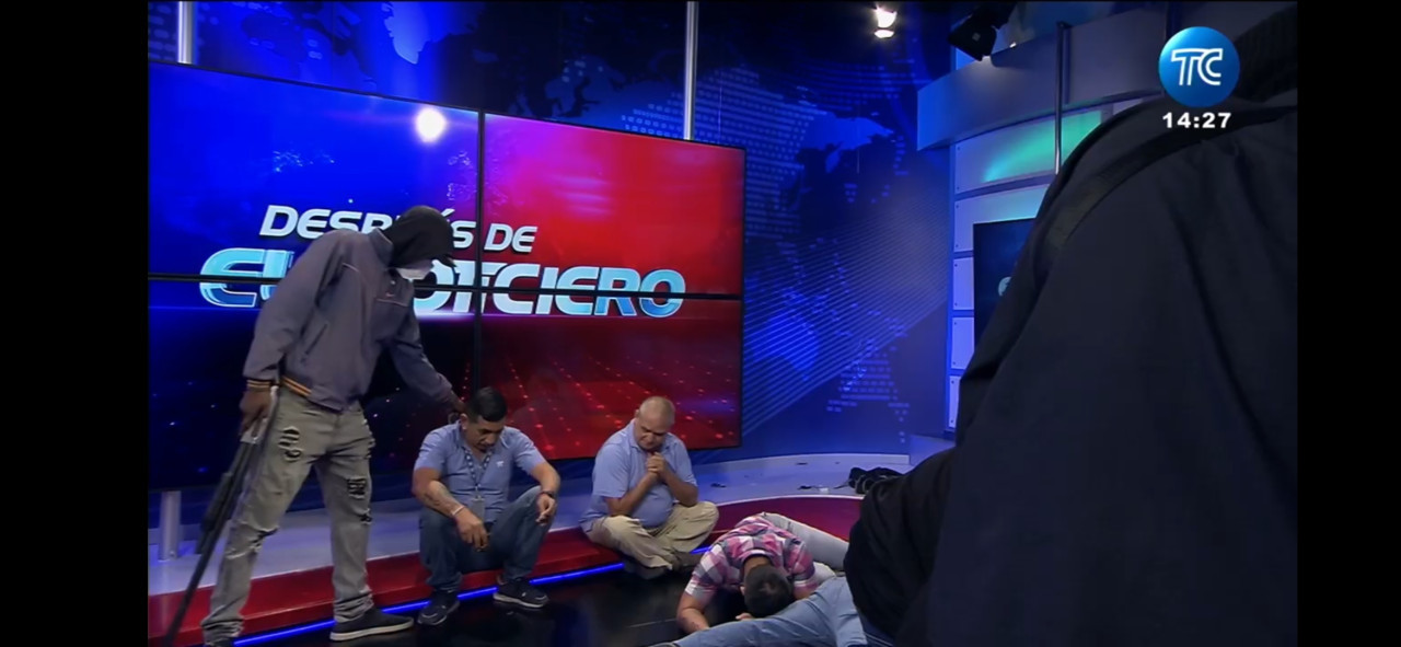Delincuentes asaltaron un estudio de televisión en Ecuador. Foto: EFE.