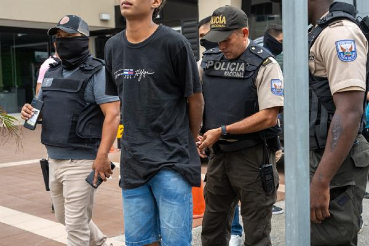 Detención de delincuentes infiltrados en al TV ecuatoriana. Foto: EFE