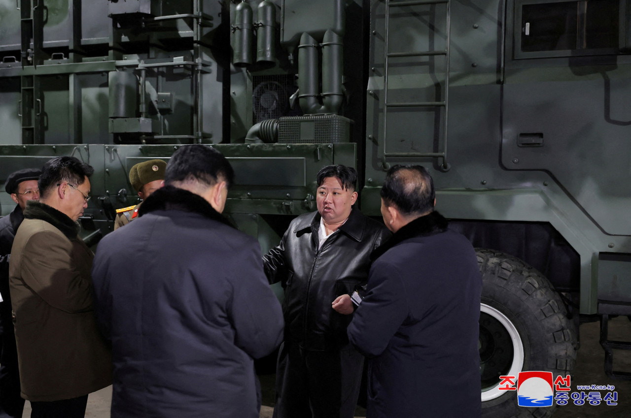 Kim Jong-un visita fábrica de misiles. Foto: Reuters.