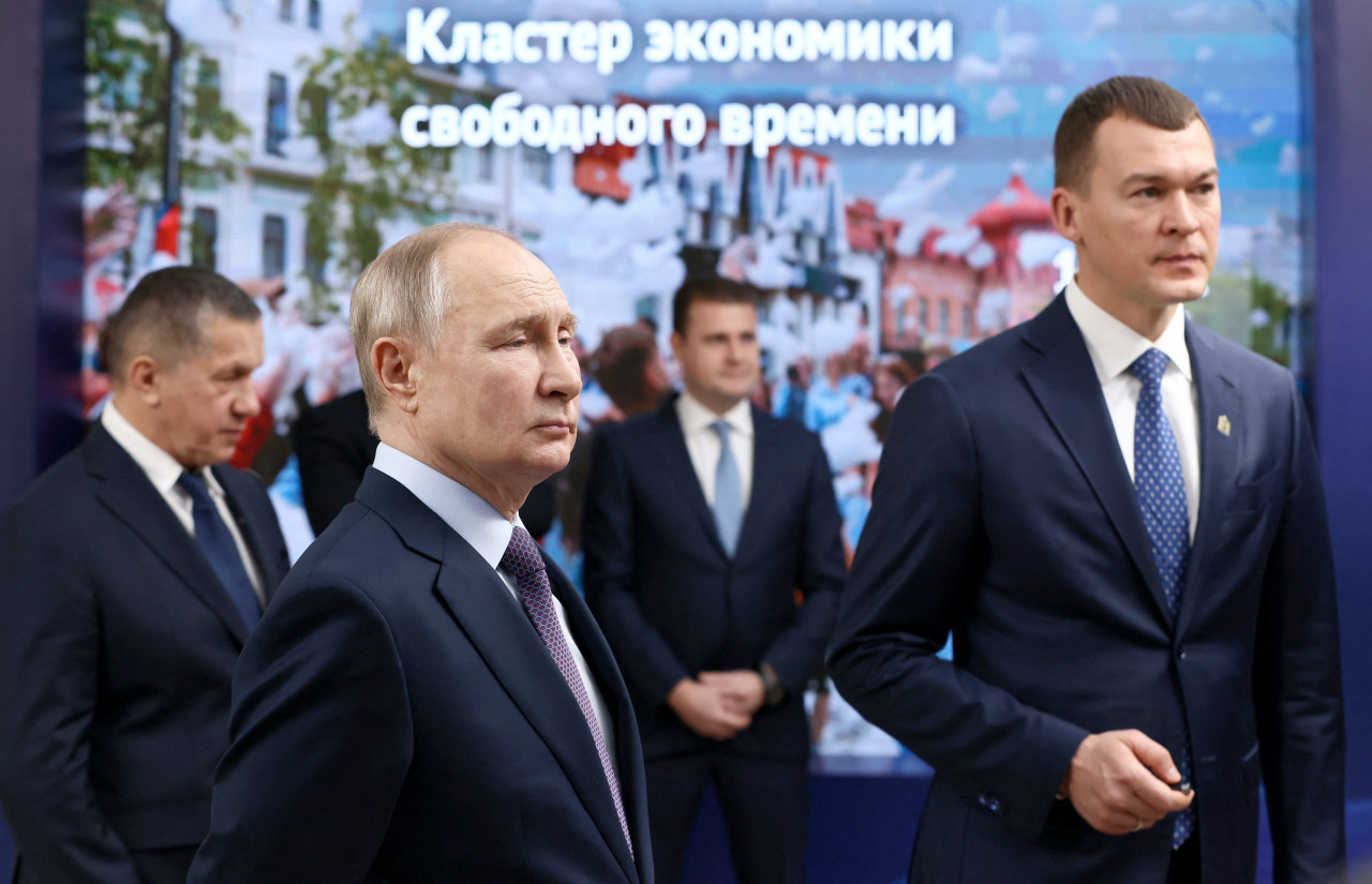 El presidente ruso Vladimir Putin se reúne y visita la ciudad de Khabarovsk, en el extremo oriental. Foto: Reuters