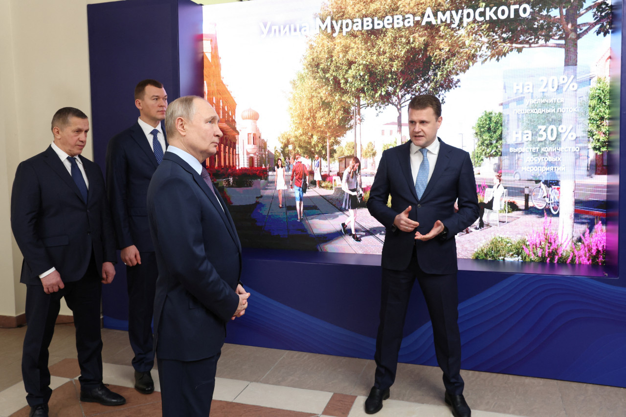 El presidente ruso Vladimir Putin se reúne y visita la ciudad de Khabarovsk, en el extremo oriental. Foto: Reuters