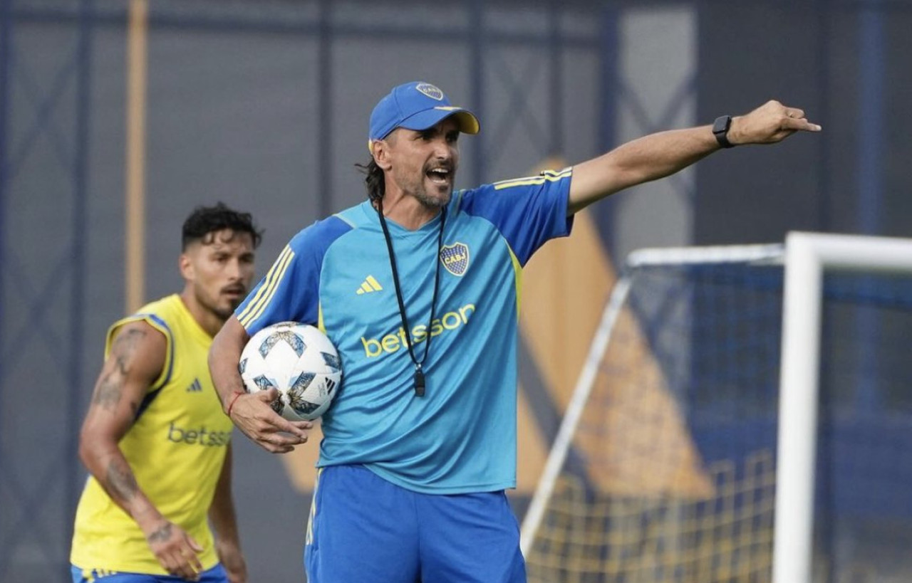 Diego Martínez en el entrenamiento de Boca. Foto: X