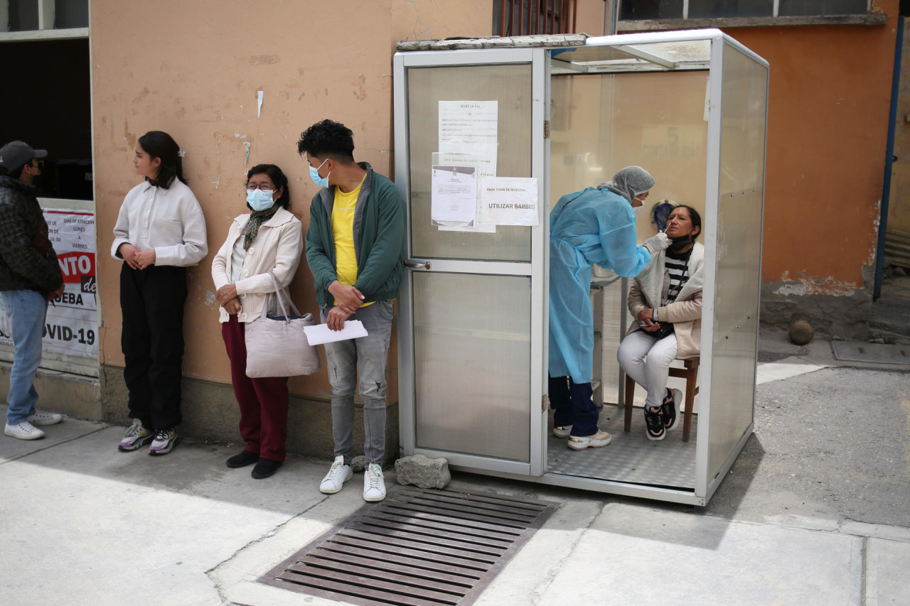 Aumento de casos de COVID en América. Foto: EFE