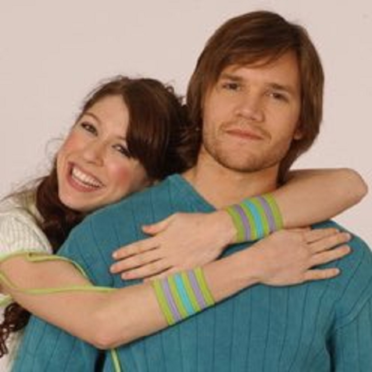 Flor Bertotti y Juan Gil Navarro en Floricienta. Foto: captura YouTube.