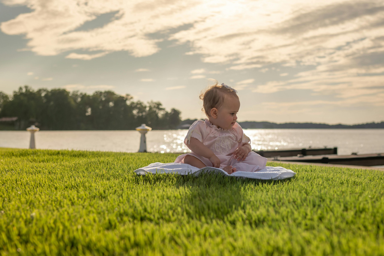 Bebés en el sol. Foto: Pexels