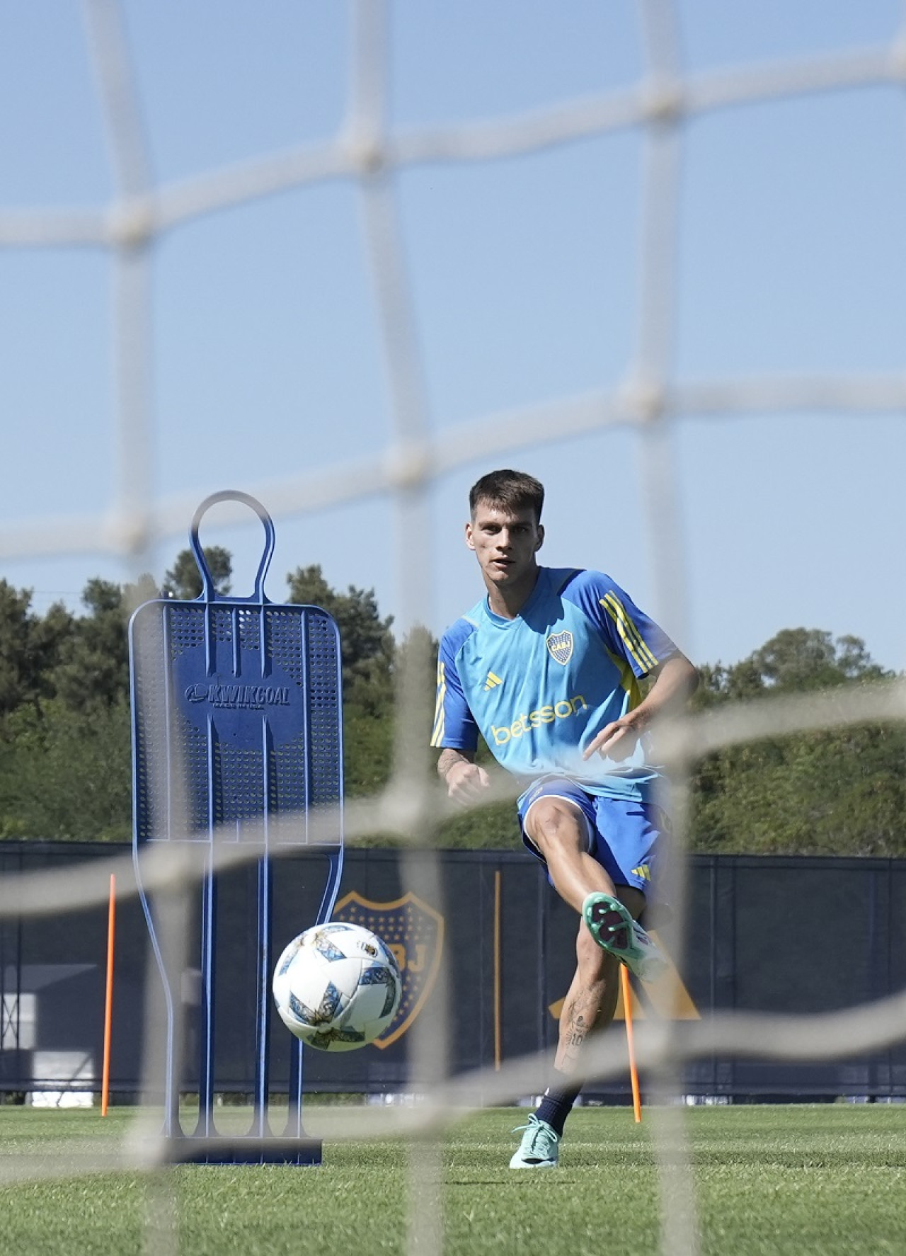 El entrenamiento de Kevin Zenón en Boca Juniors. Foto: X @BocaJrsOficial.