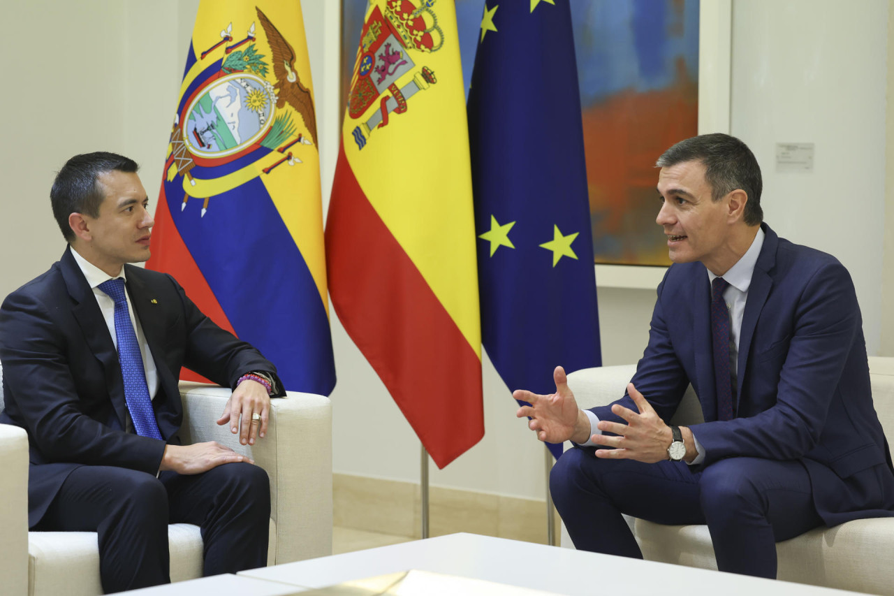 Daniel Noboa y Pedro Sánchez. Foto: EFE