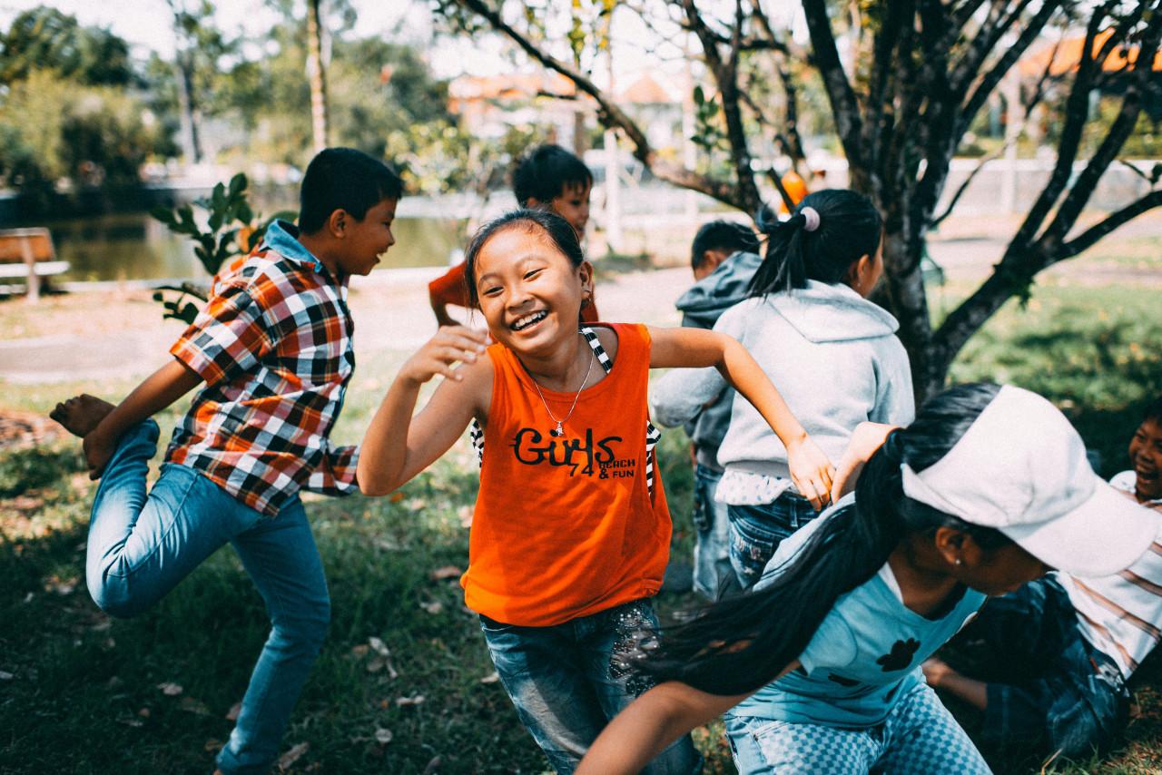 Niños jugando. Foto Unsplash.