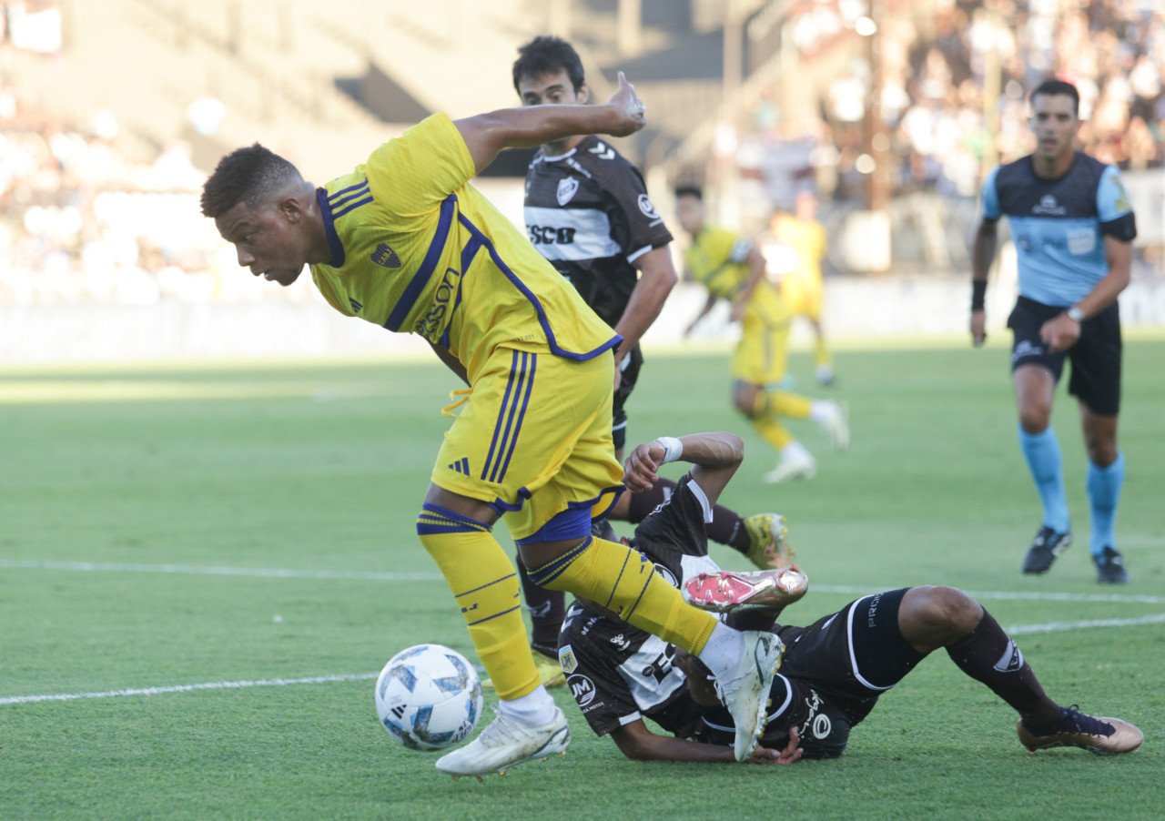 Frank Fabra; Platense vs Boca. Foto: NA