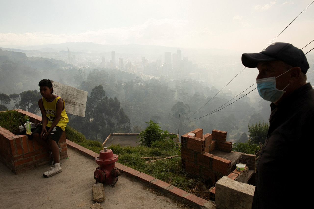 Instan a usar mascarillas por los incendios forestales Colombia. Foto: Reuters