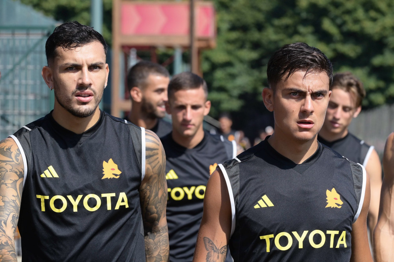 Leandro Paredes y Paulo Dybala. Foto: NA.