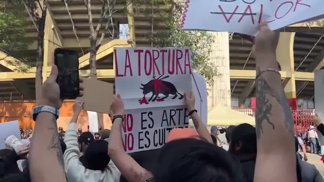 Manifestación contra la corrida de toros. Foto: Reuters.