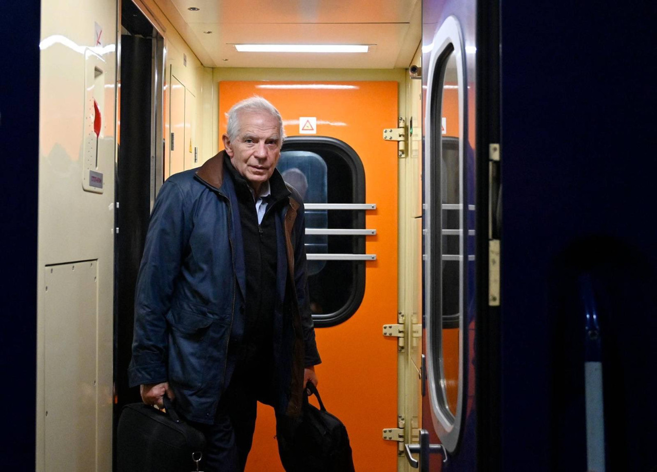 Josep Borrell rumbo a Kiev. Foto: X @JosepBorrellF