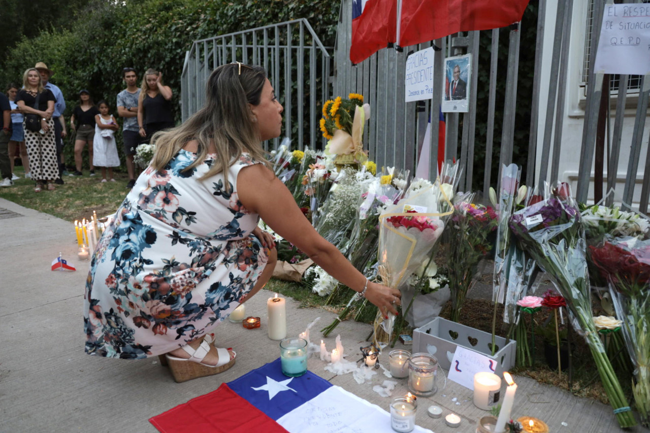 Ofrendas en la casa de Piñera. Foto: Reuters