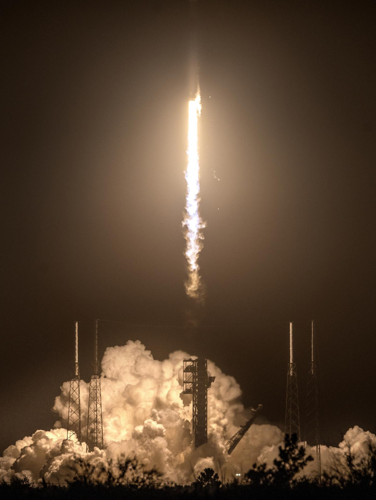 El cohete de SpaceX lanzado por la NASA. Foto: EFE