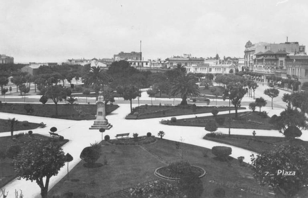 Actual Plaza San Martín vista desde el primer piso del palacio municipal, año 1939. . Foto: fotos.antiguas.mdp