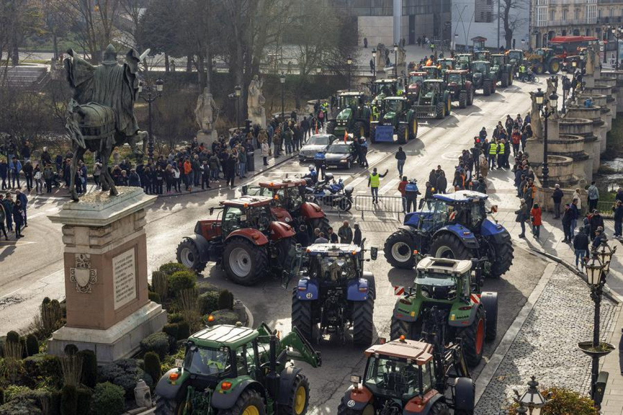 Movilización del sector agrario en Burgos para protestar por la situación del campo. Las protestas de agricultores, muchas de ellas de productores independientes convocados por las redes sociales. Efe