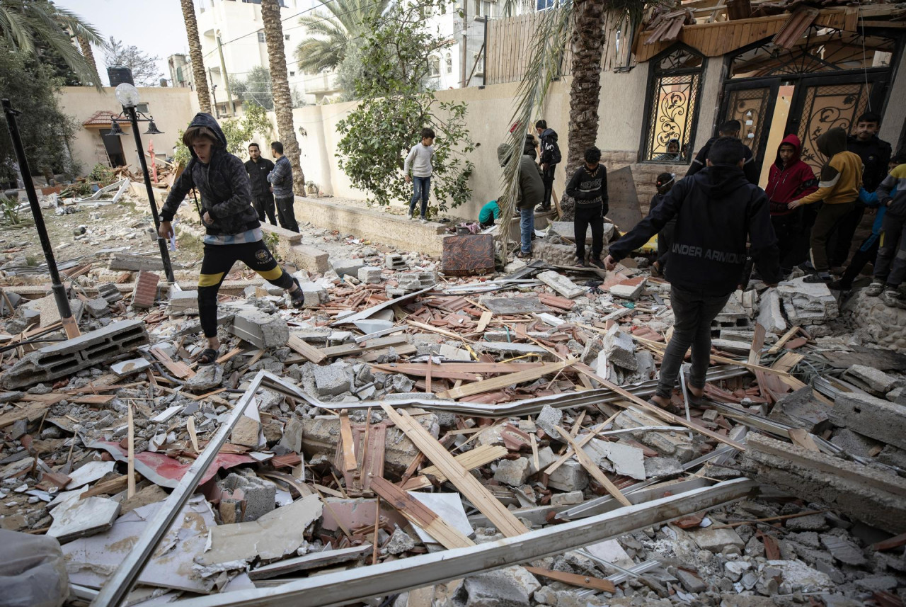 Ataques aéreos israelíes en el paso de Rafah. Foto: EFE.