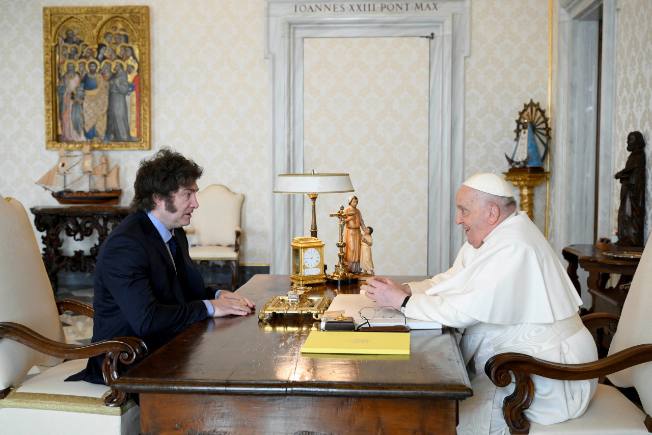 El papa Francisco con Javier Milei en el Vaticano, el 12 de febrero de 2024. NA