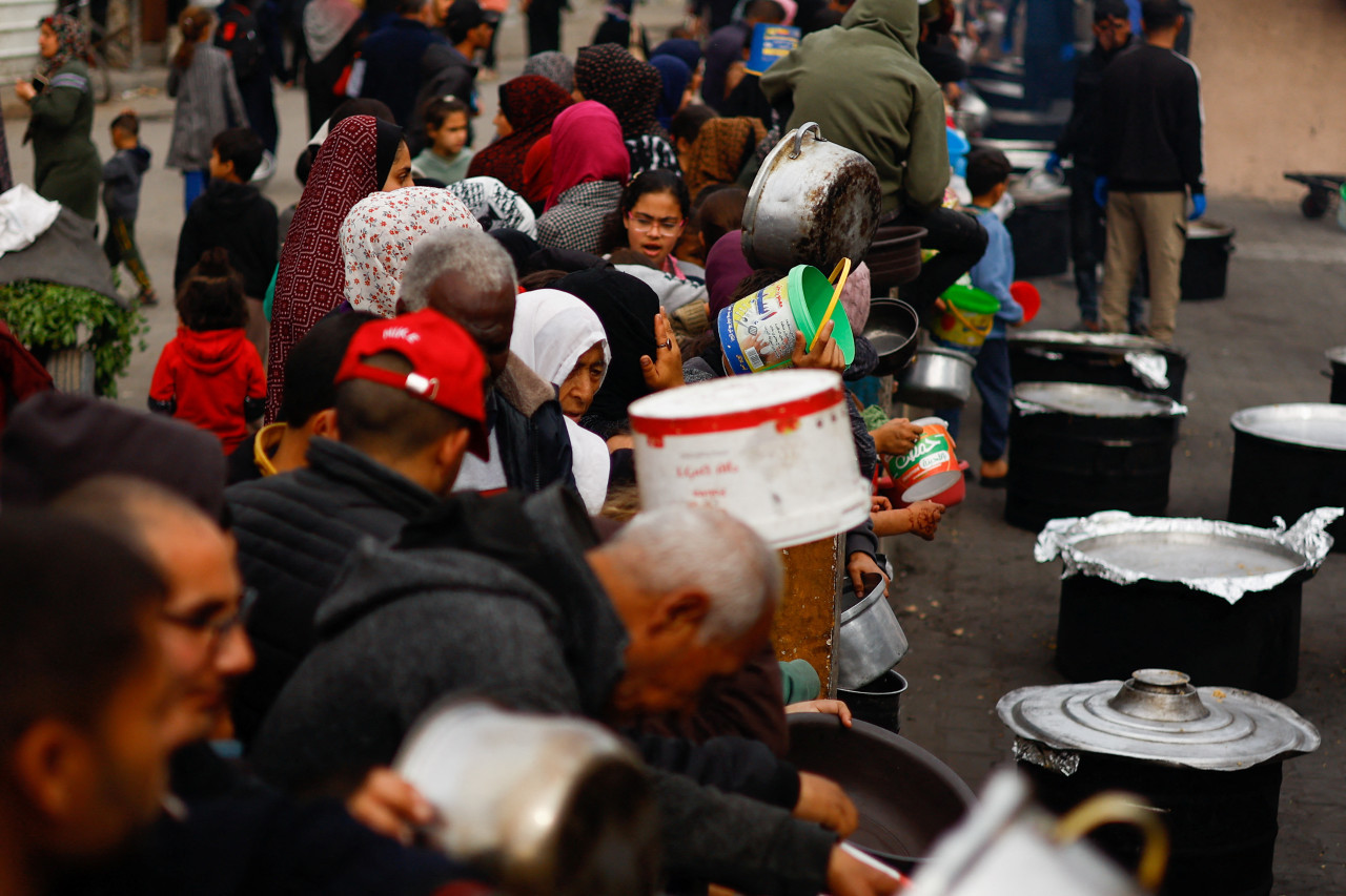 Cocinas comunitarias en campos de refugiados en Rafah, Gaza. Foto: Reuters.