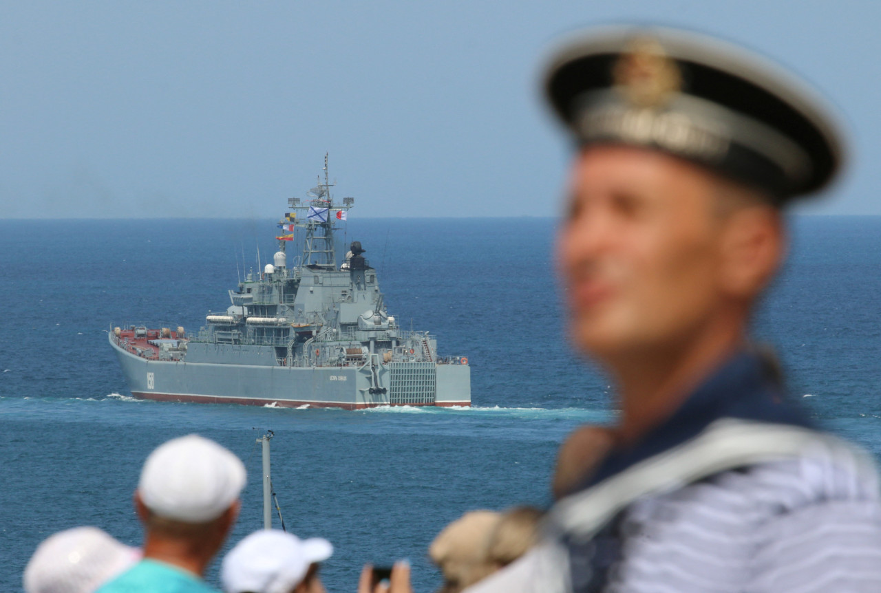 El buque ruso "Caesar Kunikov" destruido por Ucrania en el mar Negro. Foto: Reuters.