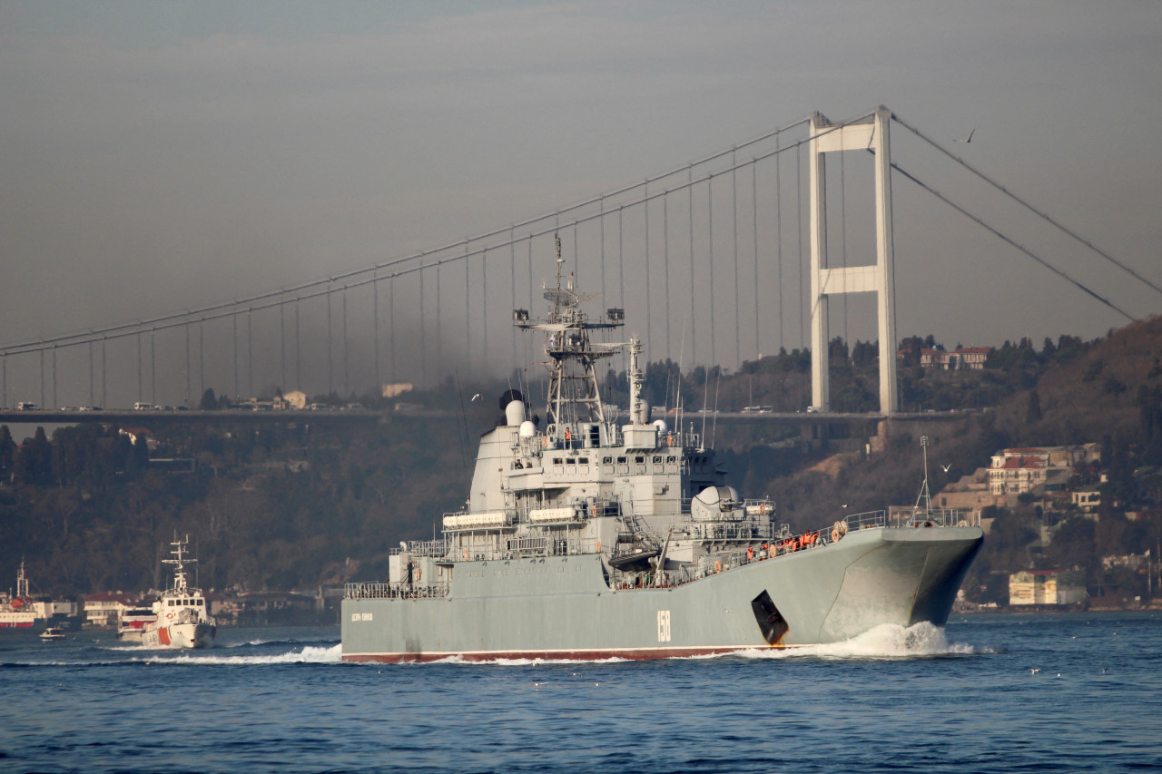 l buque ruso "Caesar Kunikov" destruido por Ucrania en el mar Negro. Foto: Reuters.