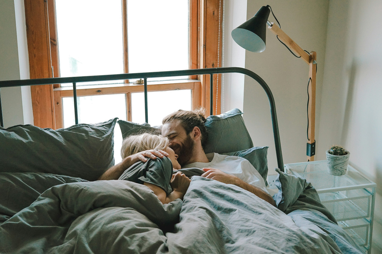 Dormir, descanso, pareja. Foto: Unsplash