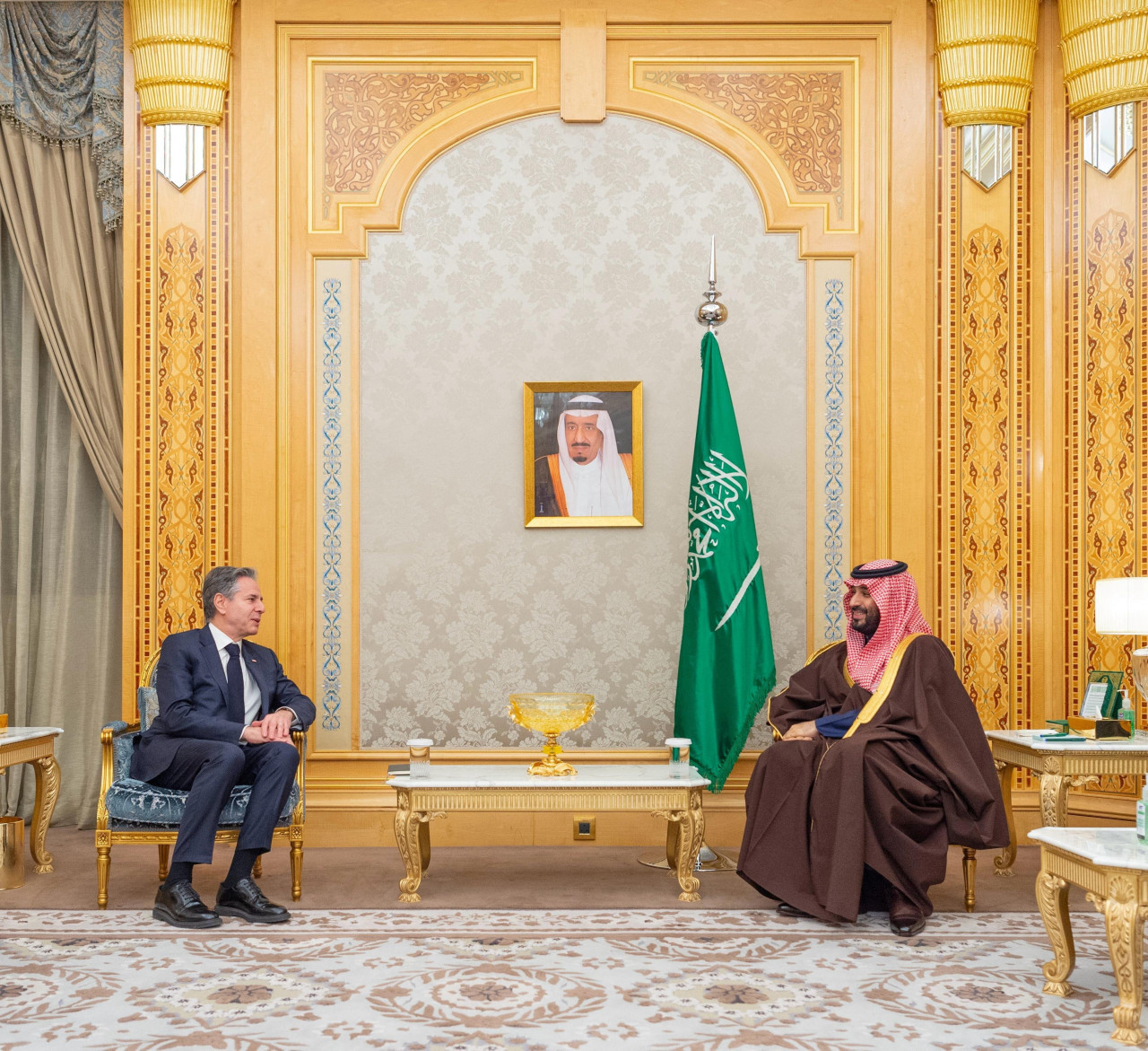 Antony Blinken junto a Mohammed bin Salman. Foto: Reuters