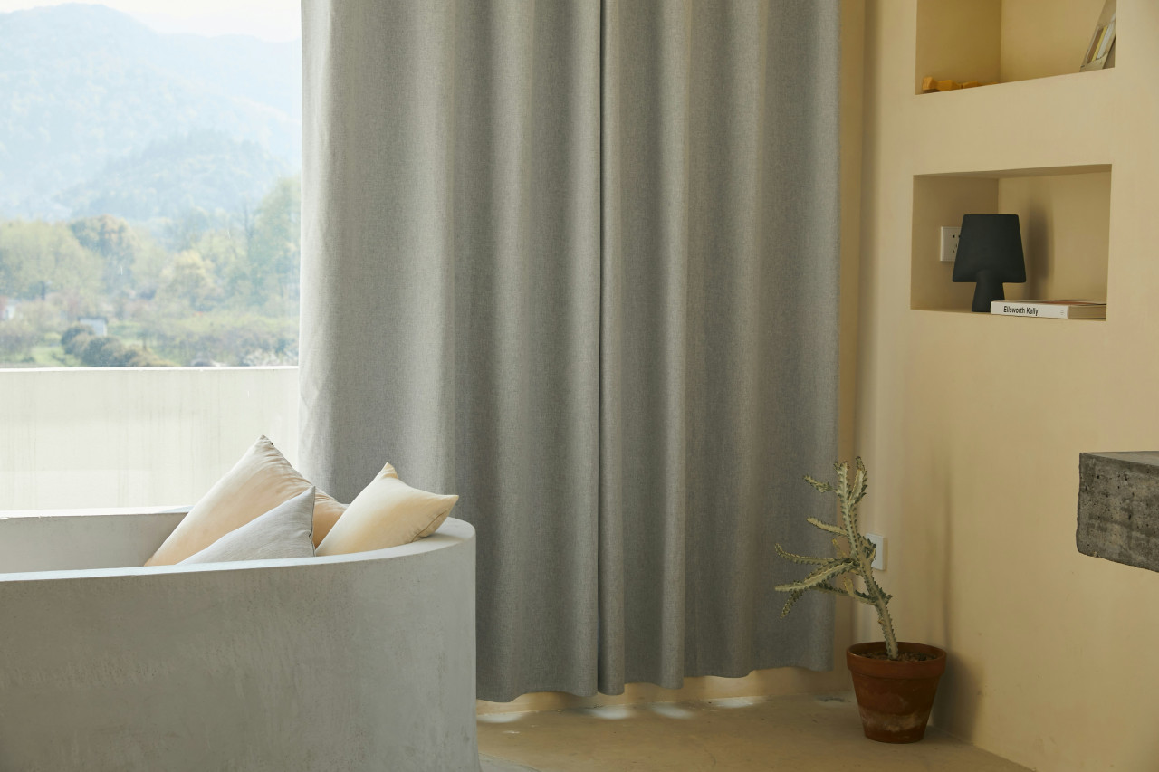 Cortinas, decoración. Foto: Unsplash