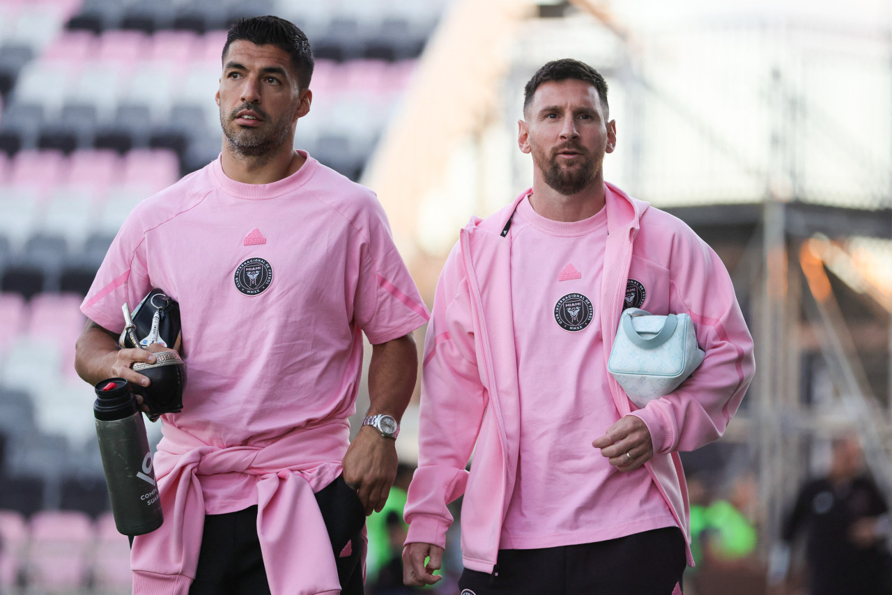 Luis Suárez y Lionel Messi en la previa del partido. Foto: NA.