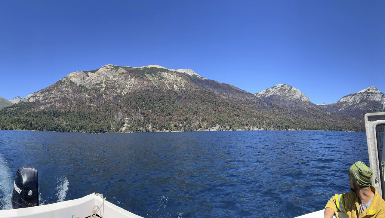 Incendio forestal en el Parque Nacional Nahuel Huapi. Foto: Télam.