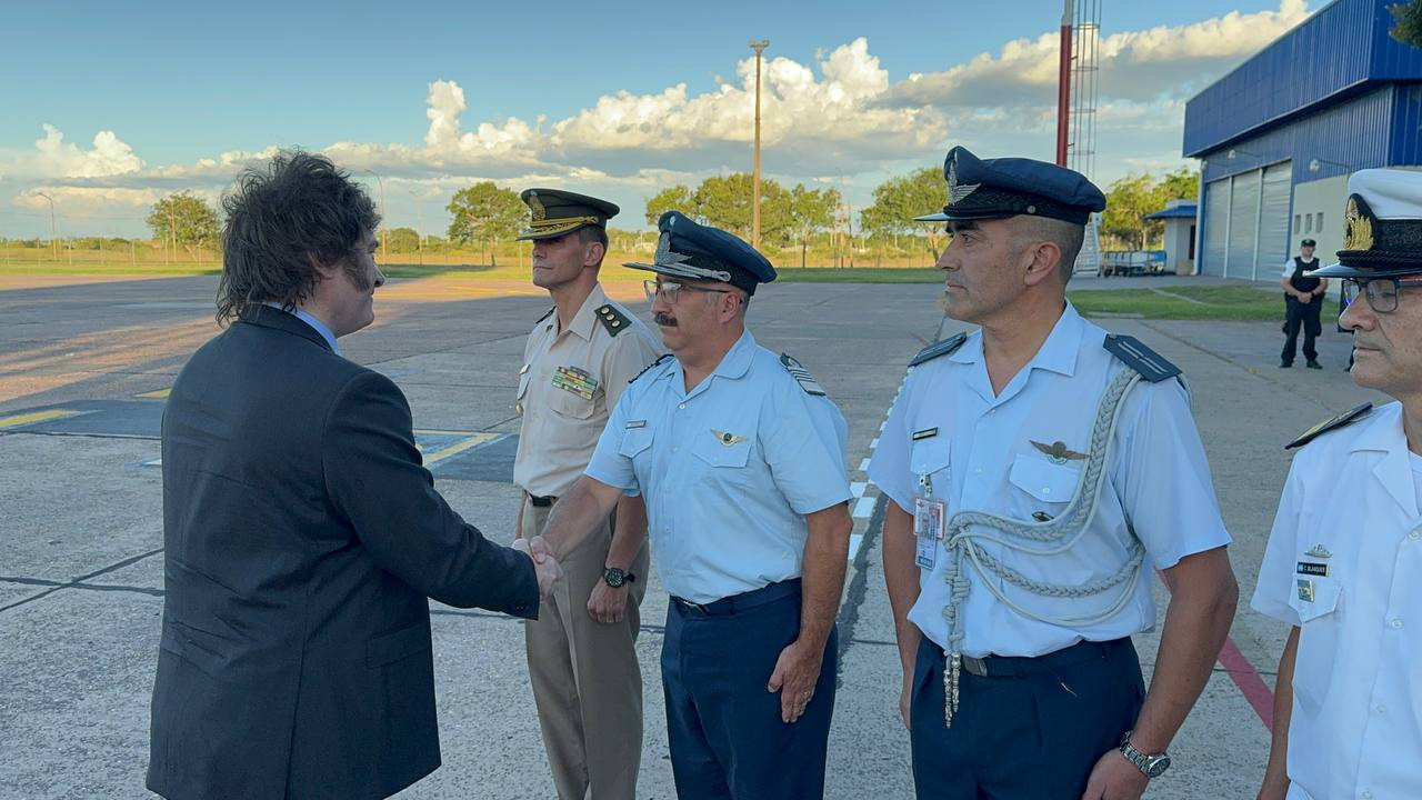 Javier Milei en su llegada a Corrientes. Foto: NA.