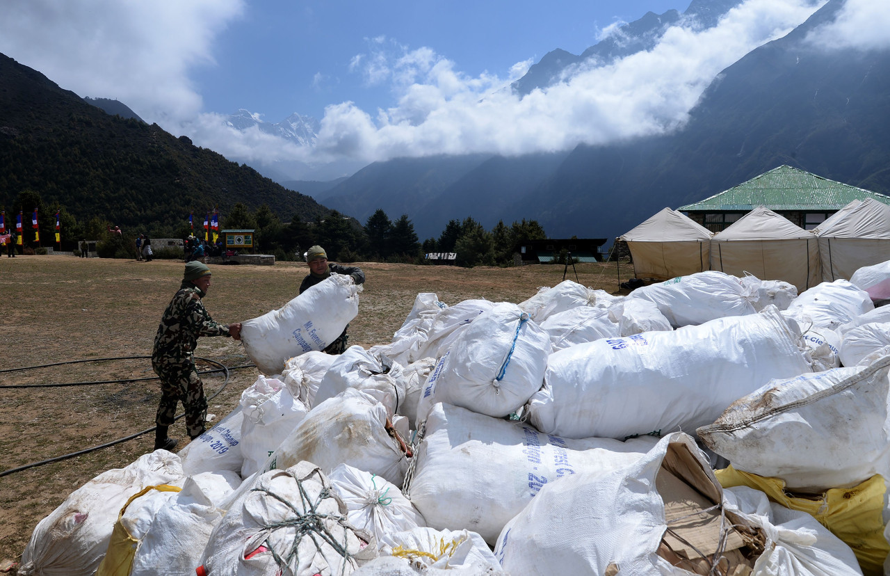 Desechos en el Monte Everest. Foto: NA.