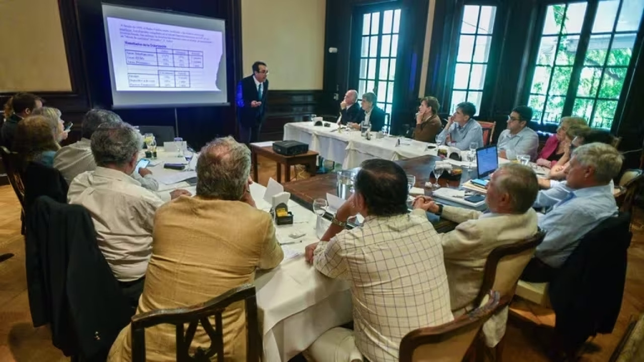 Francisco Zalles en su discurso en Argentina.