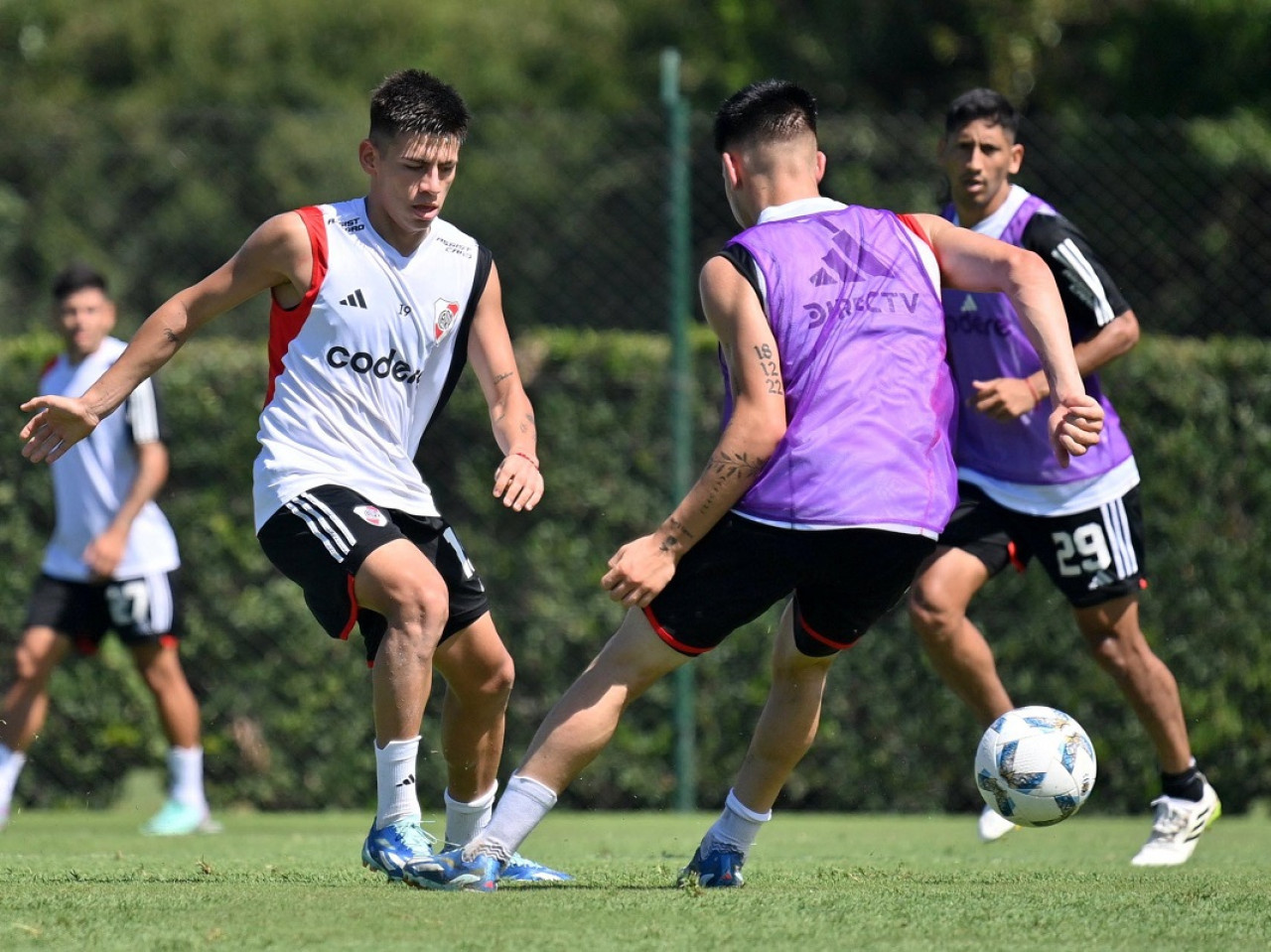 Claudio Echeverri jugará su último Superclásico antes de irse a Manchester City. Foto: NA.