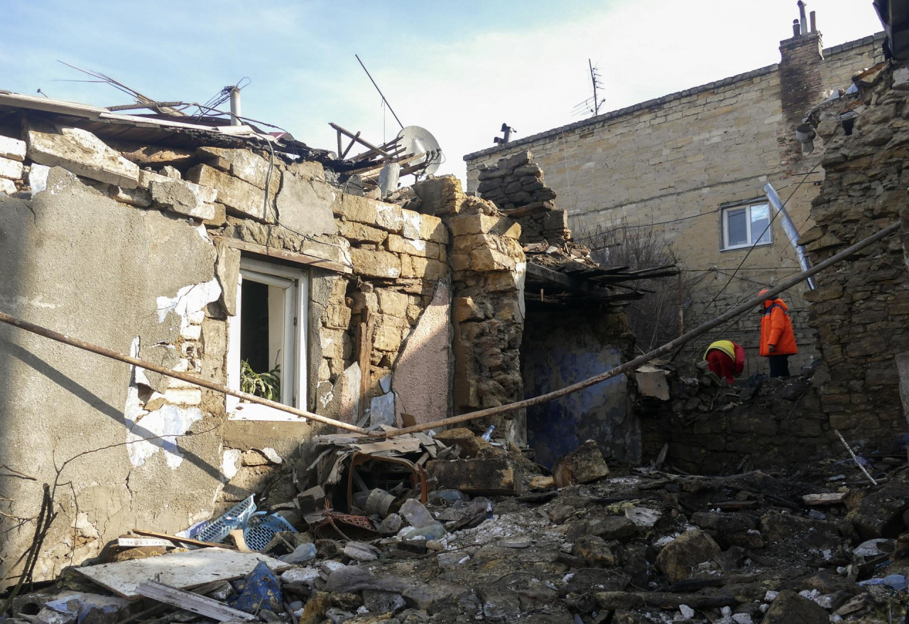 Destrucciones en Odesa, Ucrania, tras impacto de dron. Foto: EFE.