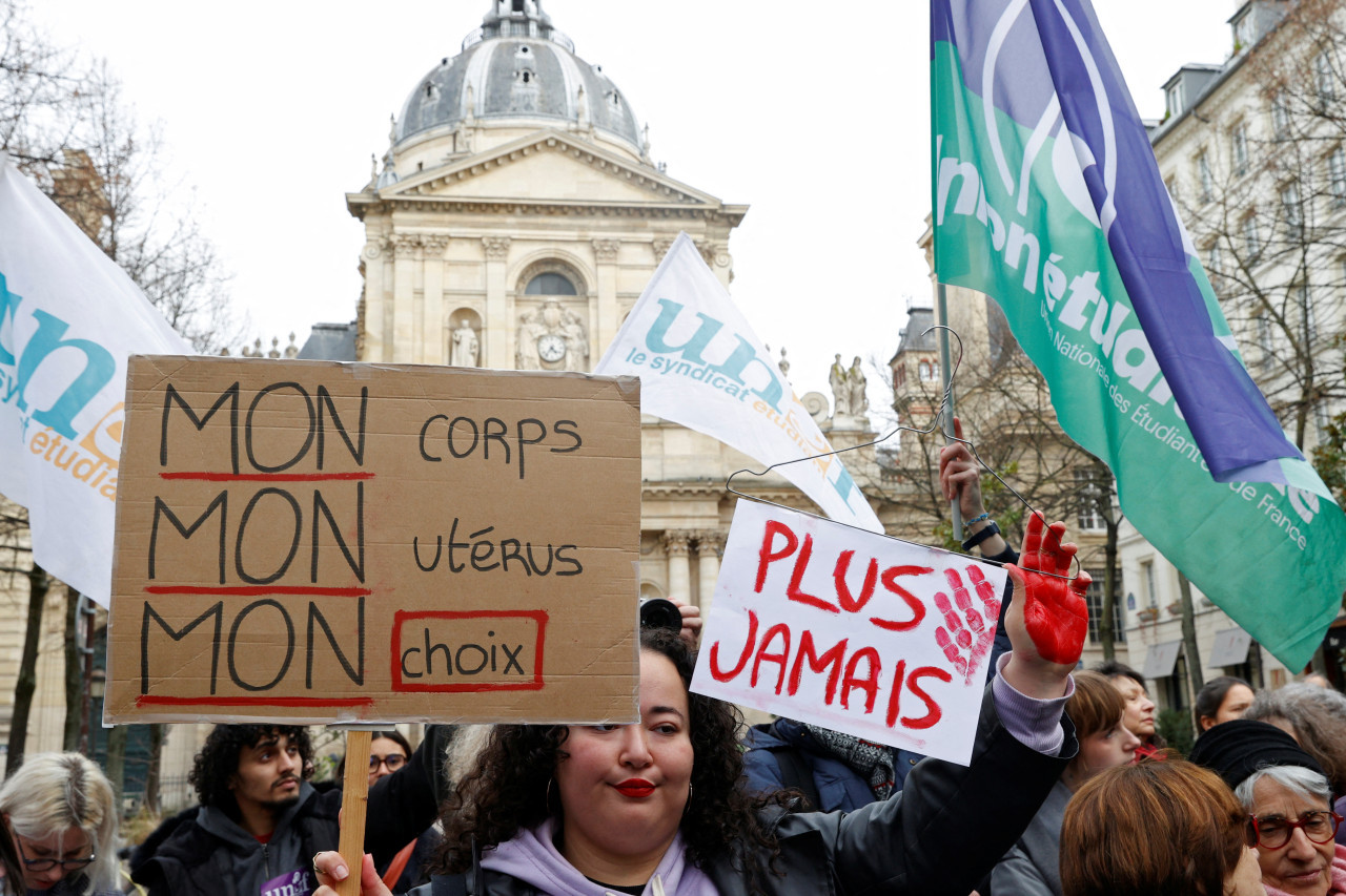 Marcha por el aborto en Francia. Foto: REUTERS.