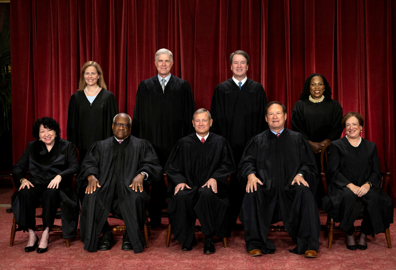 Los nueve magistrados de la Corte Suprema. Foto: Reuters