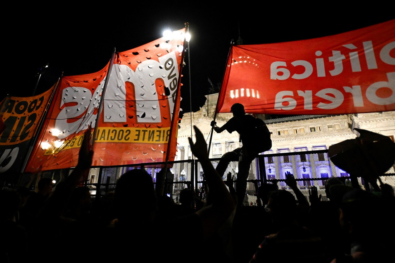 Manifestantes en el Congreso. Foto: Reuters.